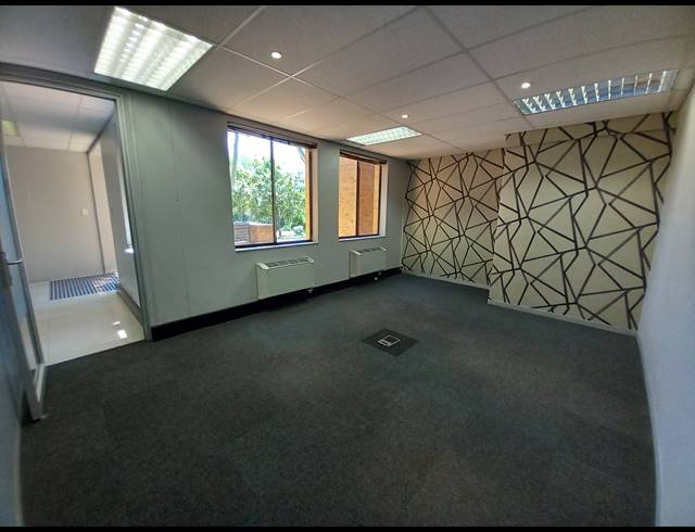 297M² OFFICE TO LET IN BRYANSTON